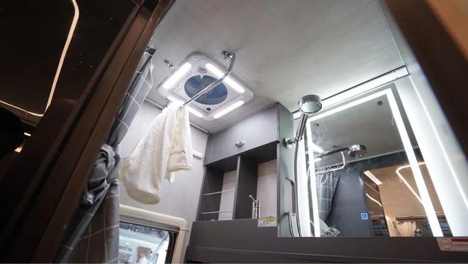 豪华的览众房车5月16亮相成都展九游会颠覆皮卡房车认知大空间超(图13)