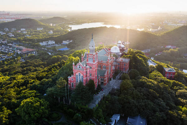 假村回归上海佘山再献法式优雅度假体验九游会真人游戏第一品牌艾美酒店及度(图1)