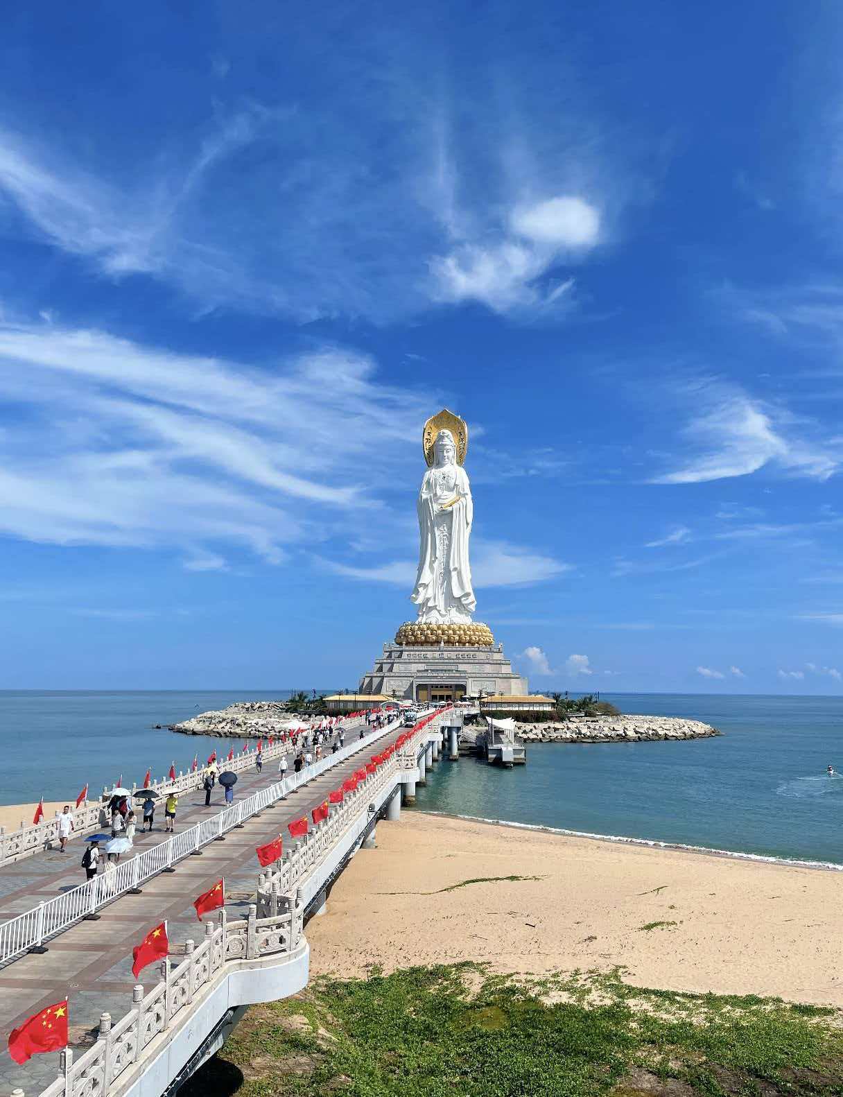 ：阳光、海浪与椰风的完美邂逅指南J9数字平台三亚旅游攻略及费用(图2)